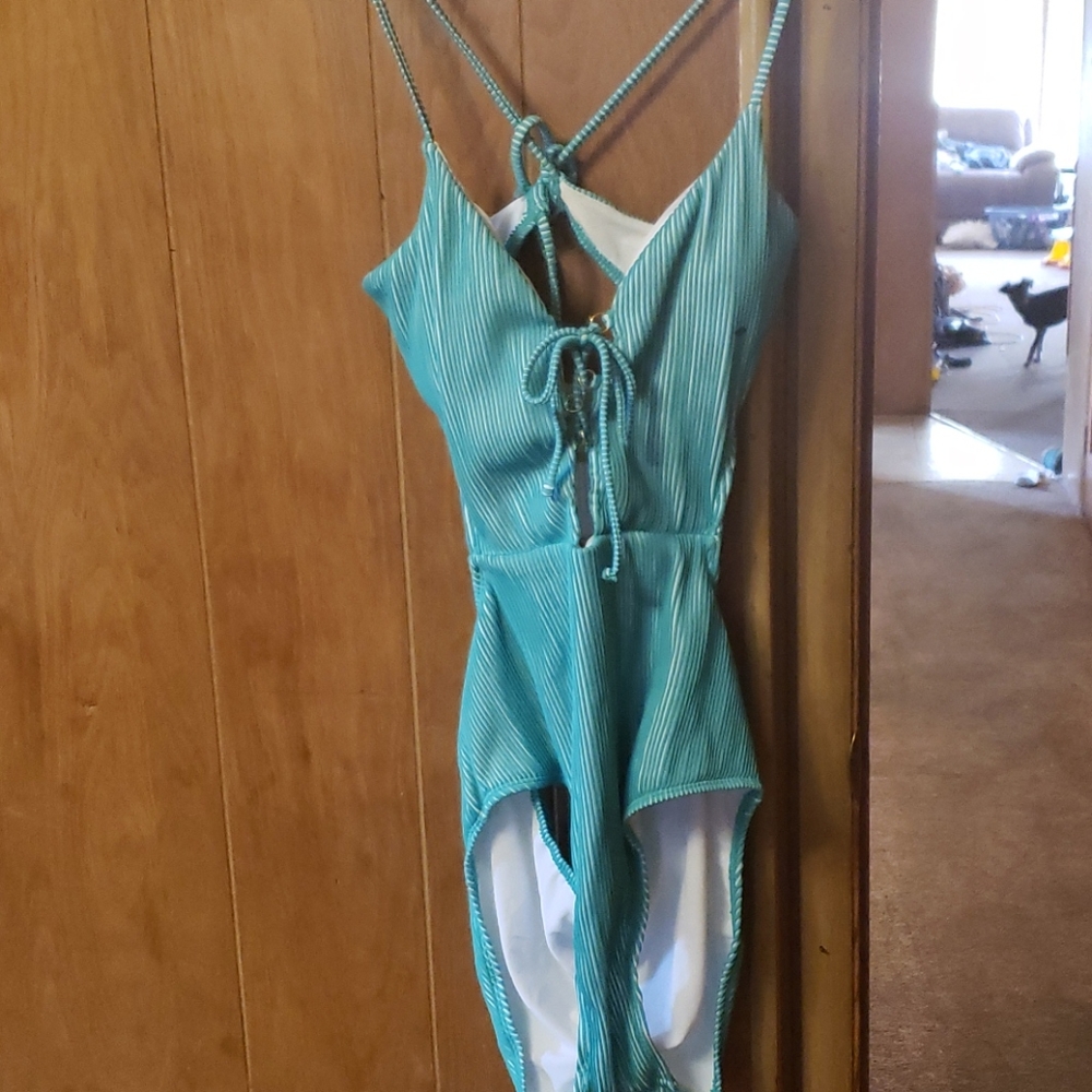 One PC bathing suit